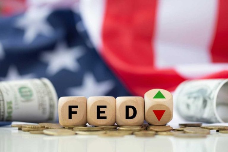 Trump’s Fed Feud: Fears Over Fed Independence Benefit Gold
